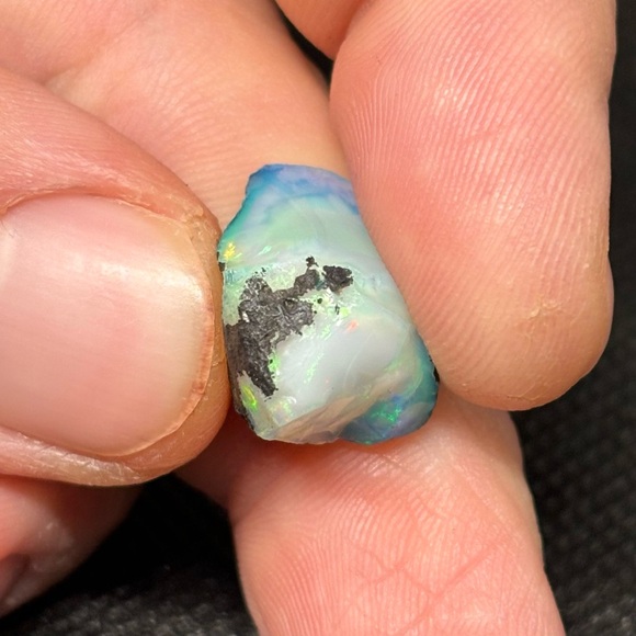 Radiant Beautiful Ethiopian Welo Opal For All Levels Of Cabbing/Faceting - Picture 11 of 13